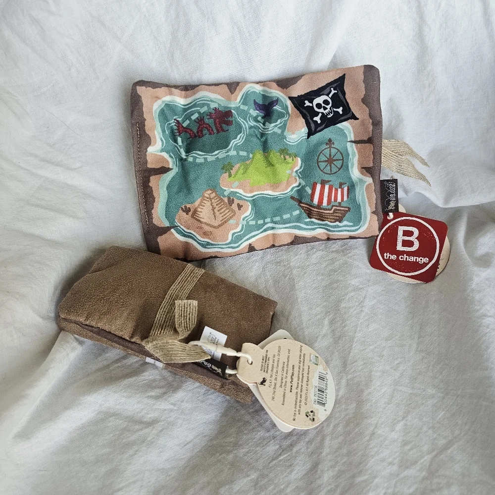 P.L.A.Y. Treasure Map Dog Toy NWT Small/medium & Large/x-large - Picture 3 of 5